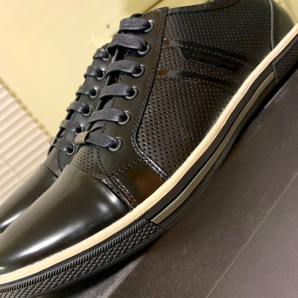 Kenneth Cole Men’s sneaker size 10.5